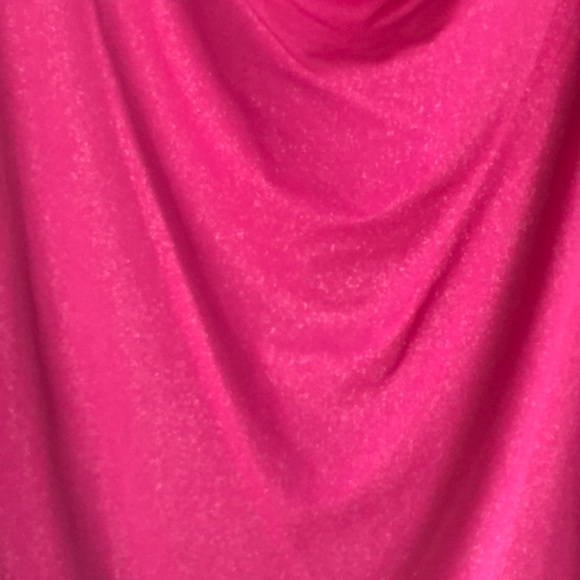 Size medium dark pink top - Picture 2 of 3